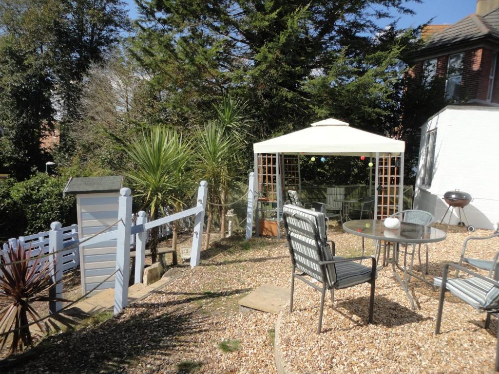 Bed and Breakfast Waves In Bournemouth Exterior foto