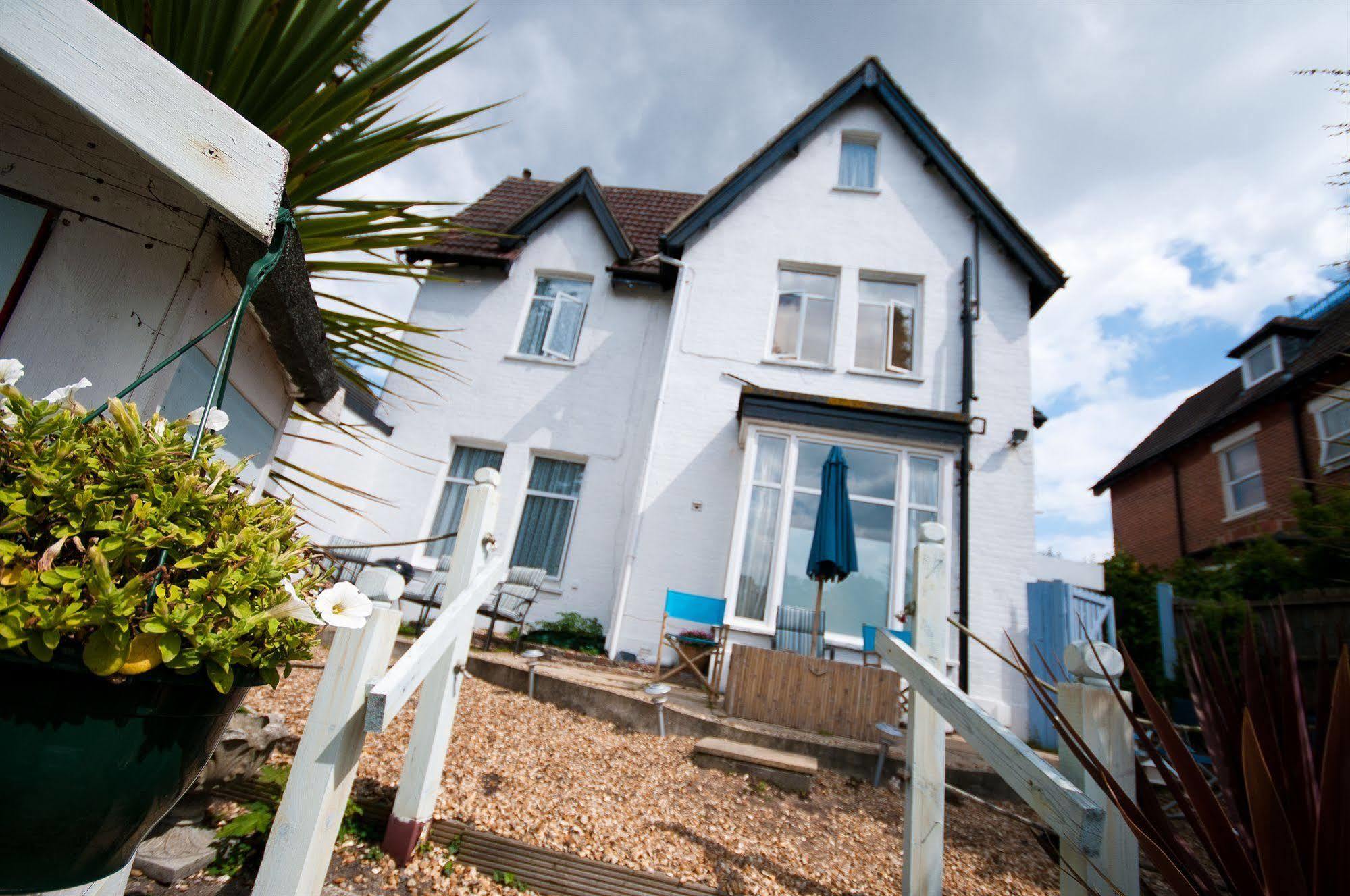 Bed and Breakfast Waves In Bournemouth Exterior foto