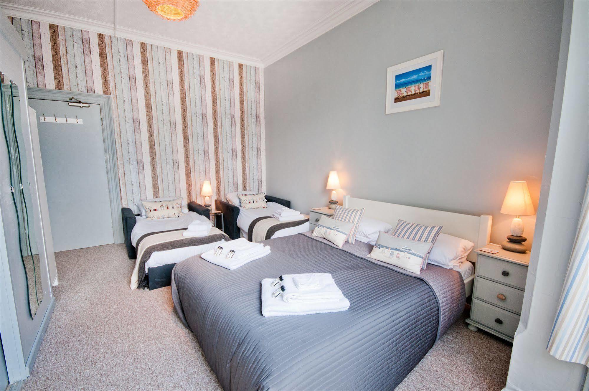 Bed and Breakfast Waves In Bournemouth Exterior foto