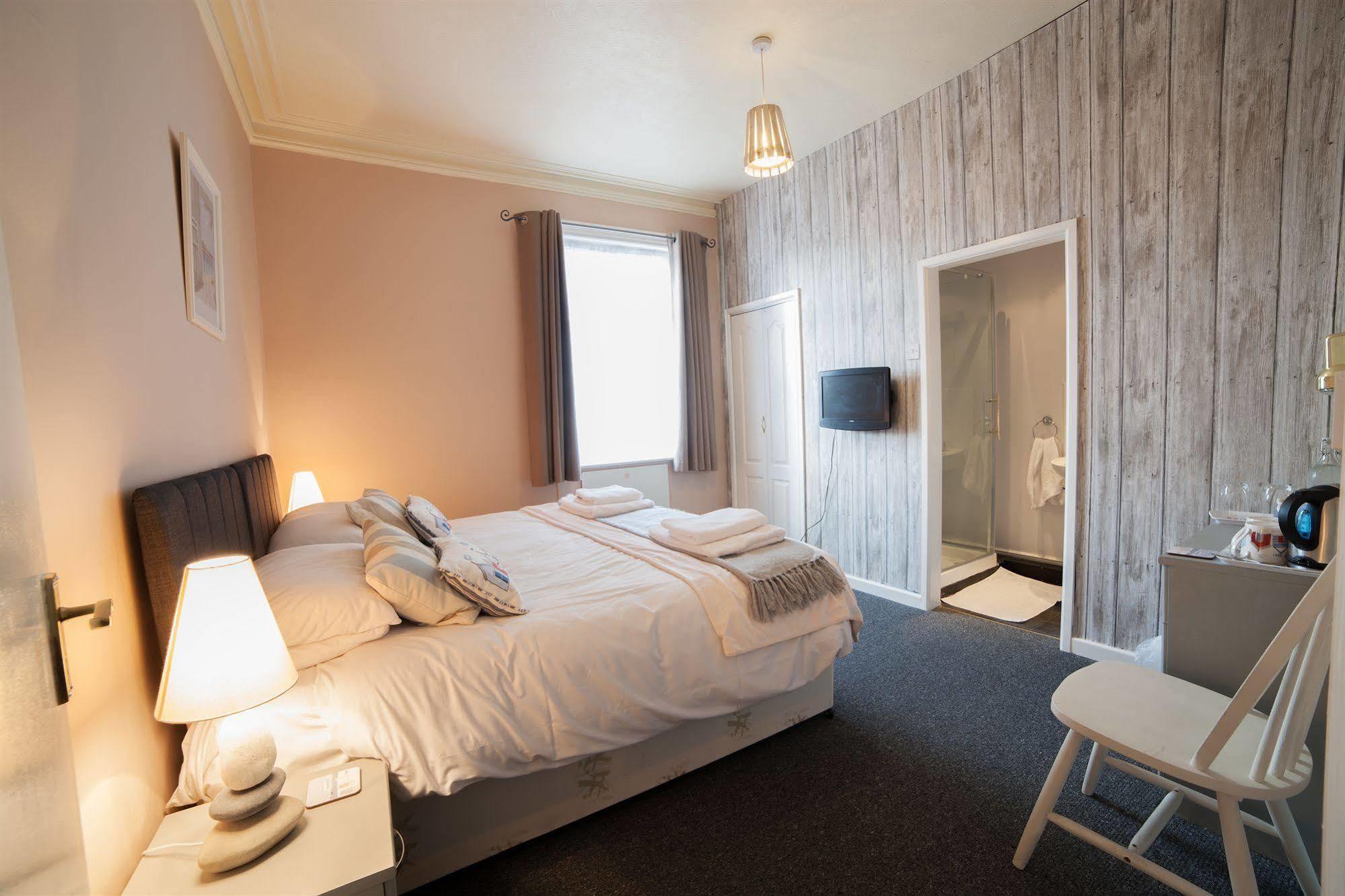 Bed and Breakfast Waves In Bournemouth Exterior foto